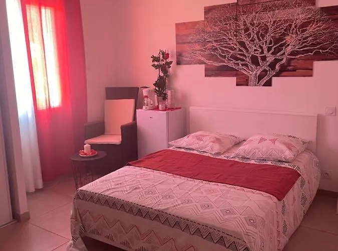 Δωμάτια σε οικογενειακή κατοικία 16m2 Independante Dans